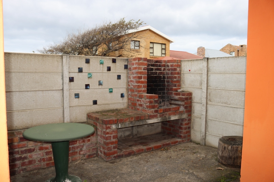 7 Bedroom Property for Sale in Kleinmond Western Cape